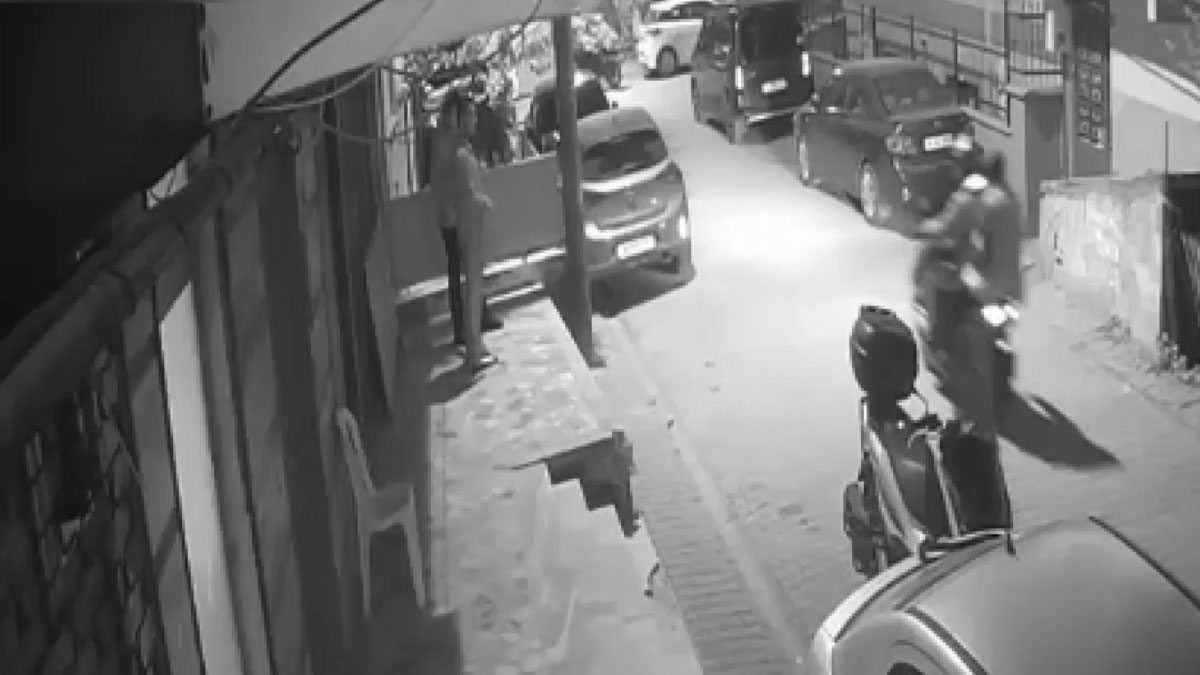 Küçükçekmece’de sokak ortasında cinayet! Motosikletli saldırının nedeni alacak verecek meselesi çıktı