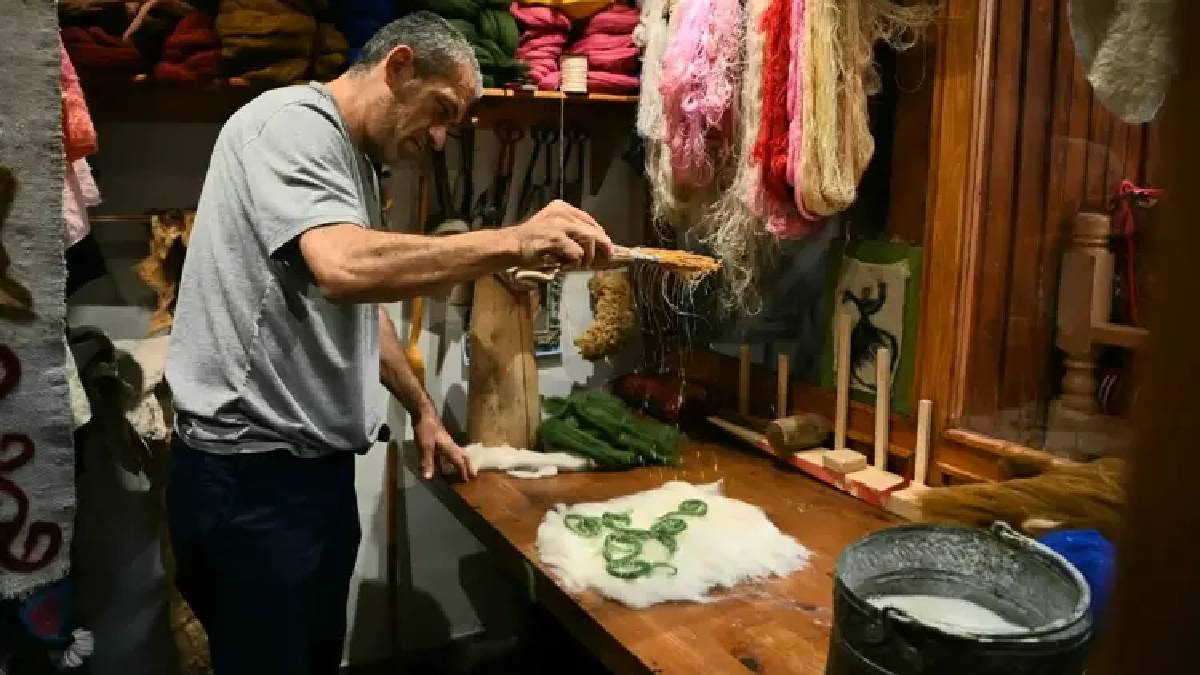 100 yıllık geleneği 3’üncü kuşak devam ettiriyor! Aydın’da kuzu yünü sanata dönüşüyor