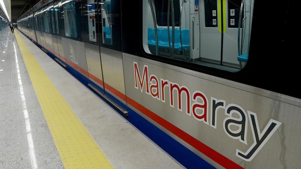 Marmaray'da bir kişi intihar etti