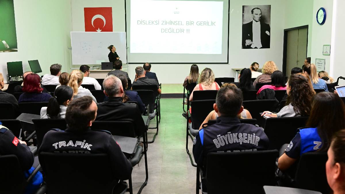 Manisa Büyükşehir Belediyesi personeline disleksi farkındalık eğitimi
