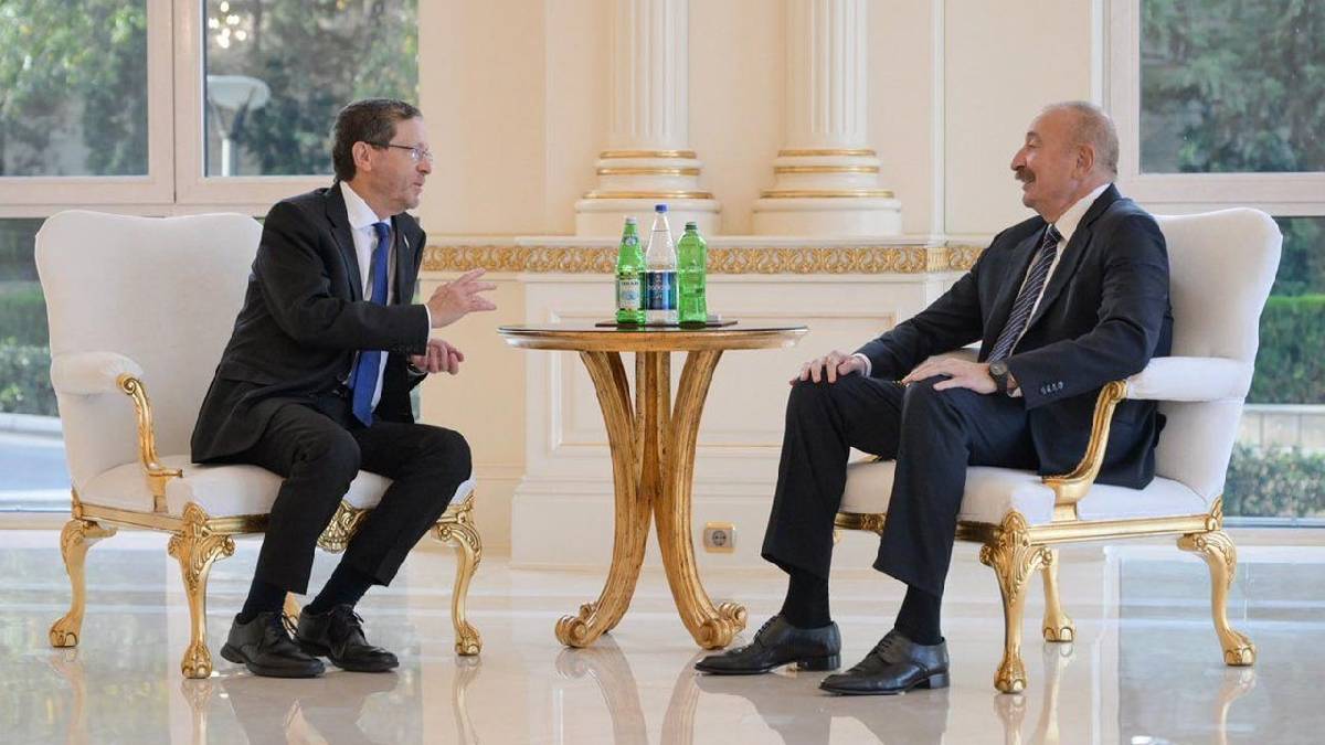 Başörtüsü yasağı için eleştirilen Aliyev'e İsrail'den ziyaret