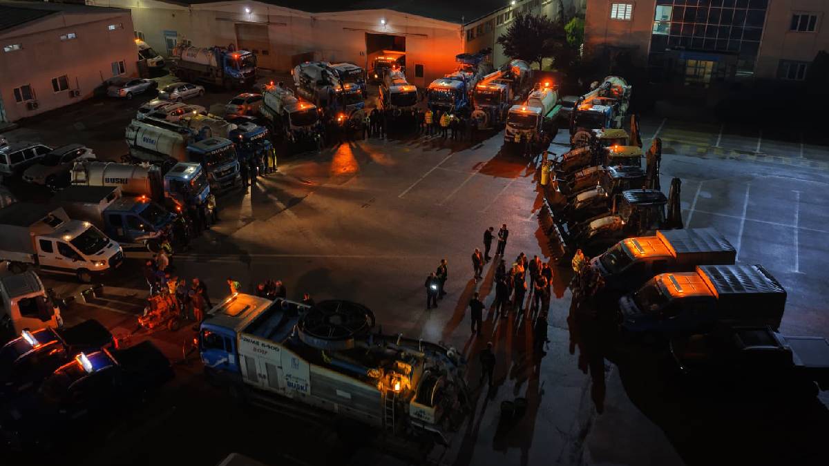 Büyükşehir'de yağmur teyakkuzu: 1126 personel, 439 araç görev başında