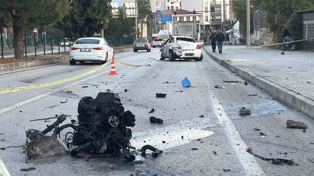 Burdur’da feci kaza! Otomobilin motoru yerinden fırladı