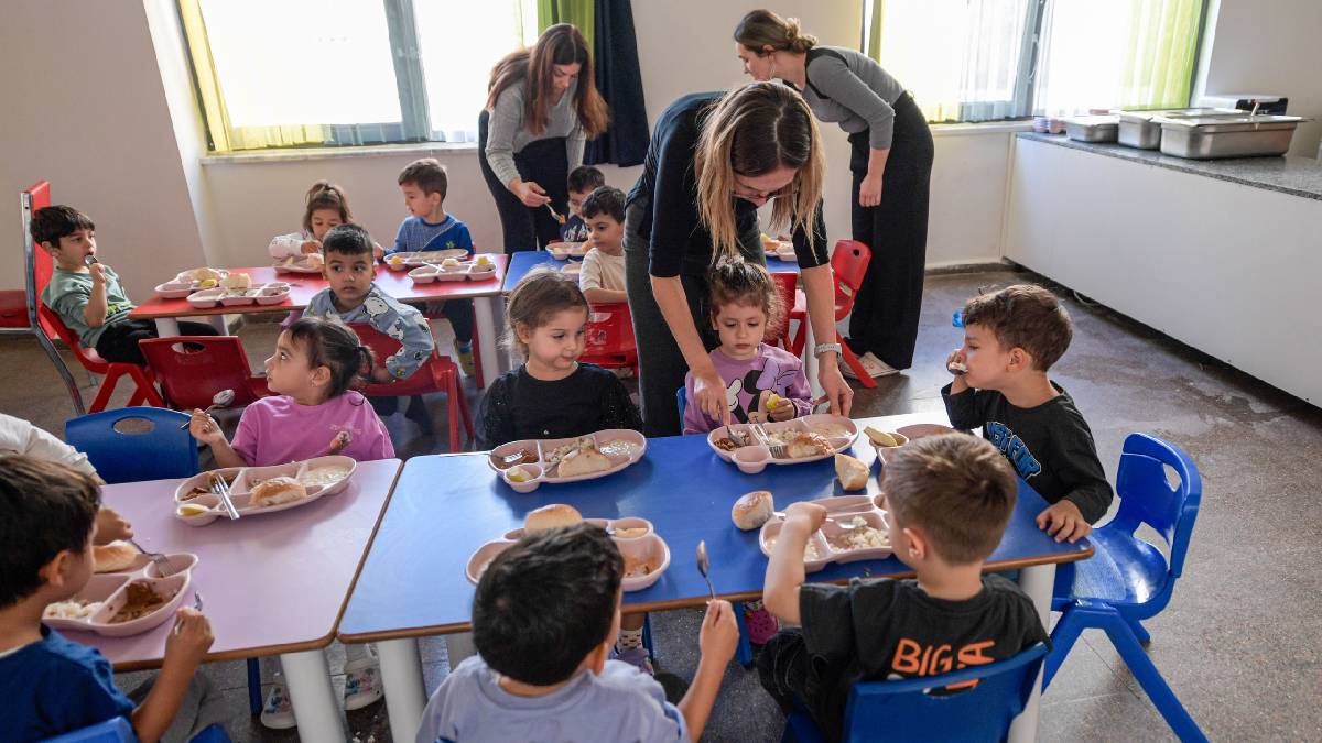 Büyükşehir Yuvamız İzmir’deki minikleri de unutmuyor