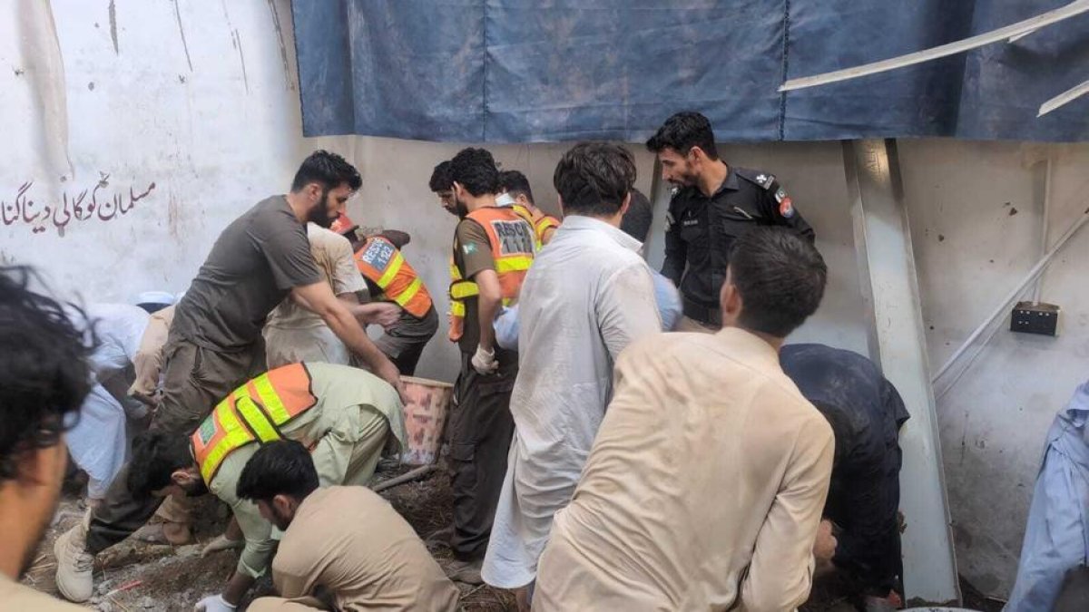 Pakistan’da okulun çatısı çöktü: 29 kişi hayatını kaybetti, 40’tan fazla yaralı