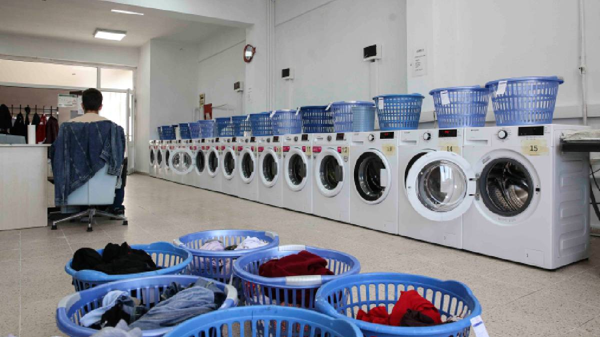 ABB’nin giysi yıkama merkezleri öğrencilerin yükünü hafifletiyor