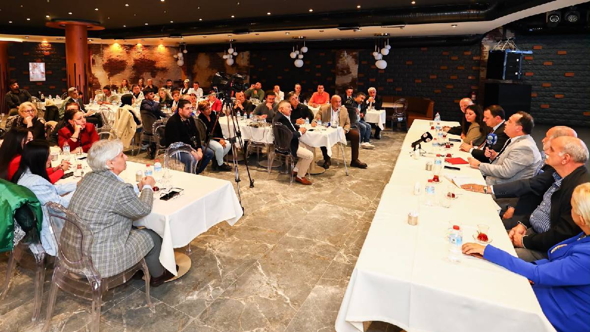 Başkan Dutlulu, Manisa Dostlar Meclisi’nde vatandaşlarla buluştu