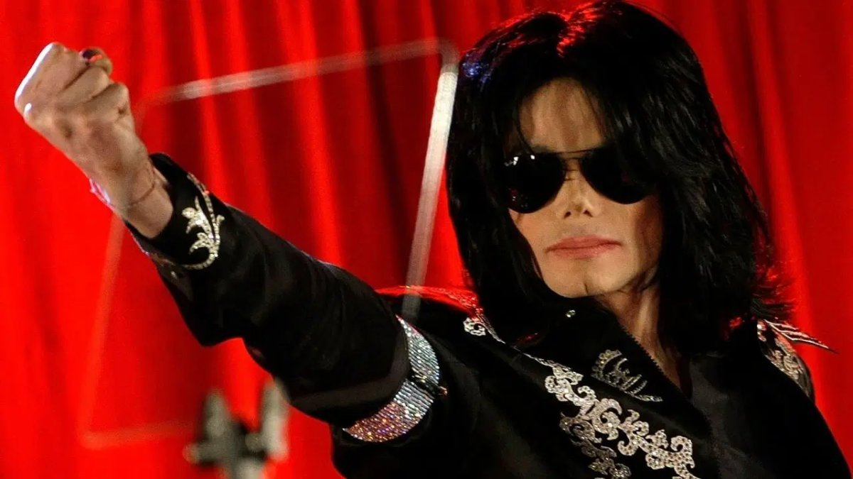 Michael Jackson ölümünden 17 yıl sonra zirvede: 2026'nın en çok satan albümü oldu
