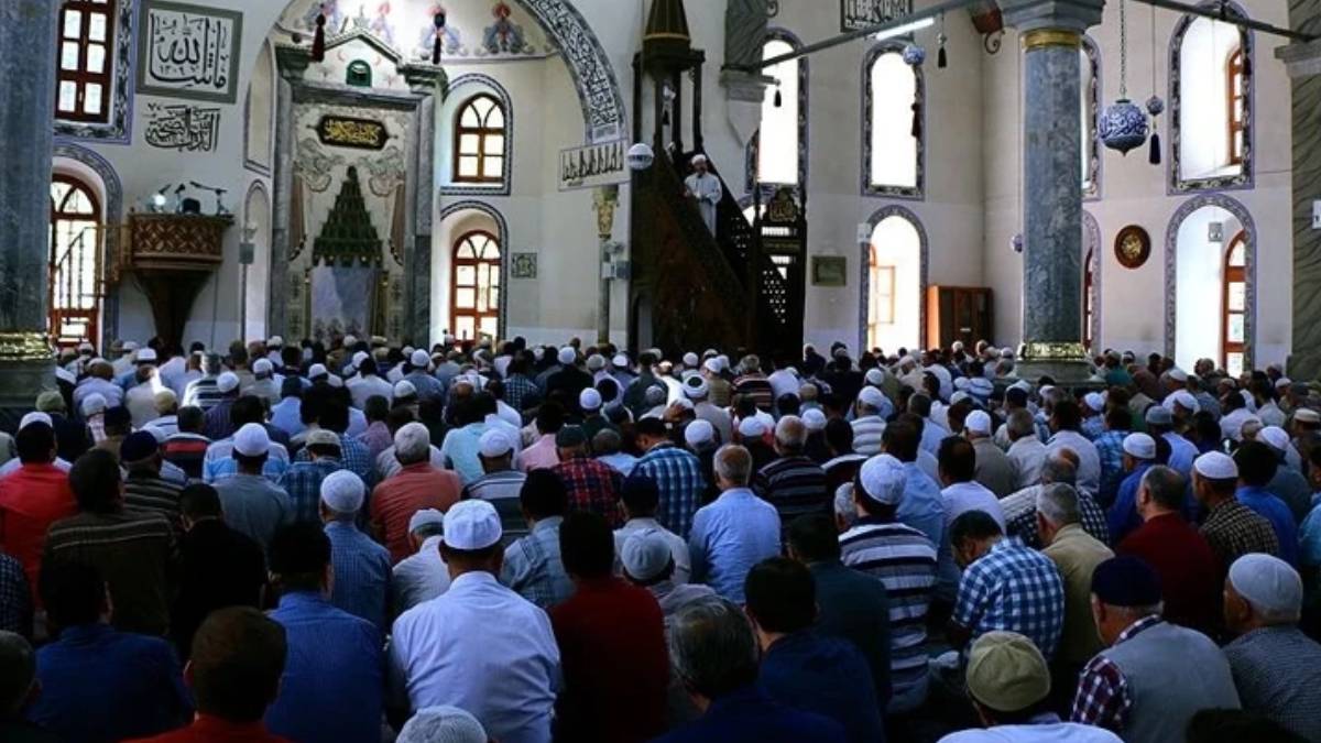 Cuma hutbesinde güç, servet ve kibir uyarısı: Gerçek değer insanlıkta