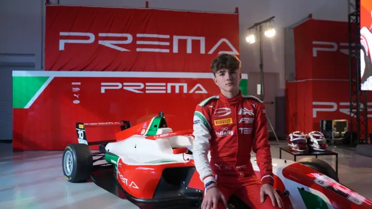 Milli otomobil sporcusu  Alp Aksoy Ferrari Akademisi’nde