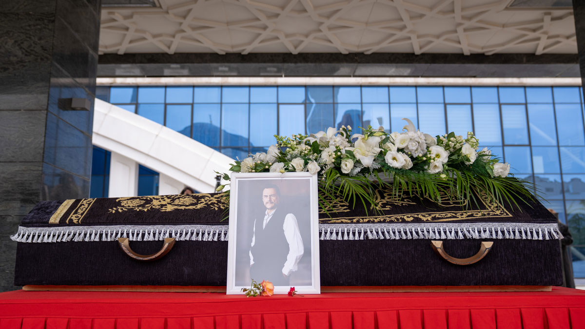 Türk müziğinin usta ismi Alpay son yolculuğuna uğurlandı