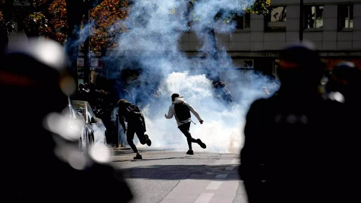 Fransa’da öğrenci protestoları öncesi gerilim arttı: Polise ses bombası izni