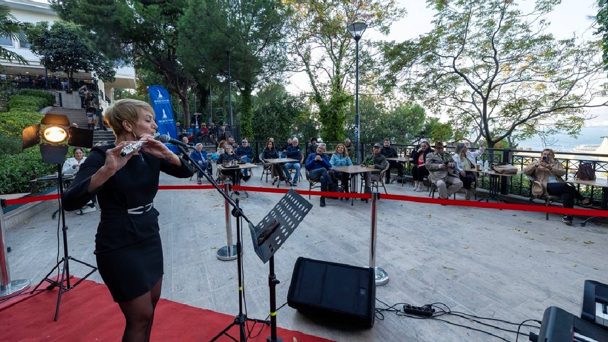 Şato Kütüphanesinde ders molası müzikle güzelleşti