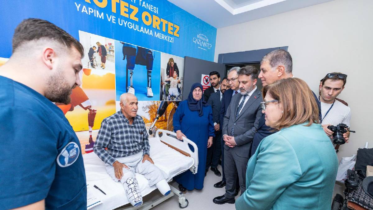 Başkan Tugay, Gaziantep’te sosyal belediyecilik projelerini inceledi
