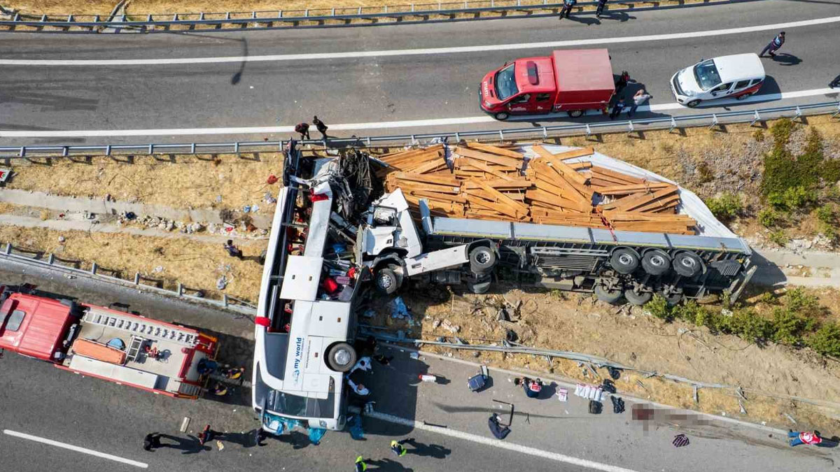 Manisa'da kazada ölü sayısı 12'ye yükseldi