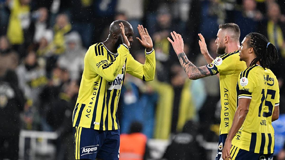 Fenerbahçe, Alanyaspor'u 3 golle geçti