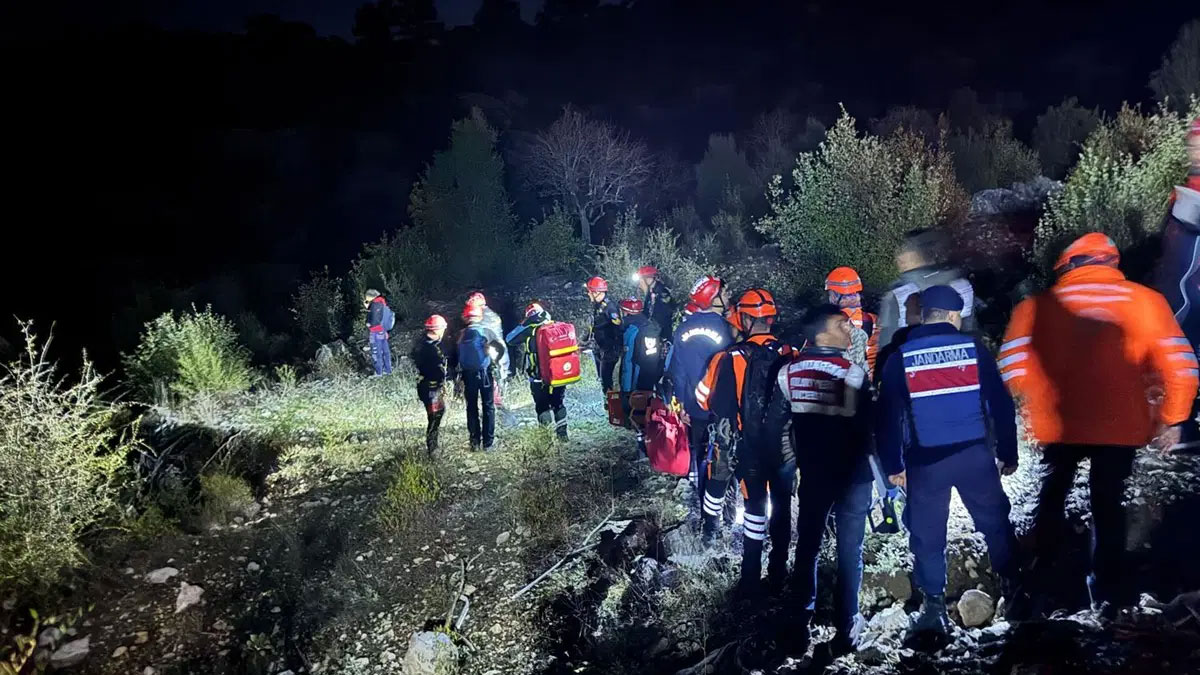 Kaybolan İHH gönüllülerinden 1’inin cansız bedenine ulaşıldı: 13 kişi aranıyor