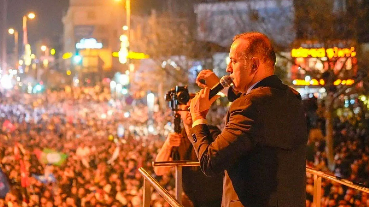 Sancaktepe Belediye Başkanı Alper Yeğin’den AK Parti’ye geçeceği iddialarına cevap: 31 Mart gecesi söz verdiğim yerdeyim
