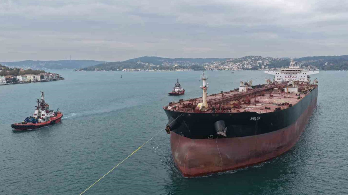 İstanbul Boğazı gemi trafiğine kapatıldı!