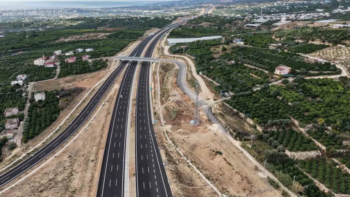 Mersin Otoyolu Meclis gündeminde: "Adana yolu 45 TL iken burası neden 220 TL?"