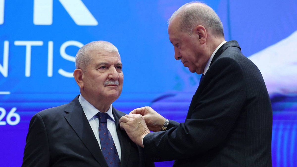 Kani Torun AK Parti’ye katıldı: Rozetini Erdoğan taktı