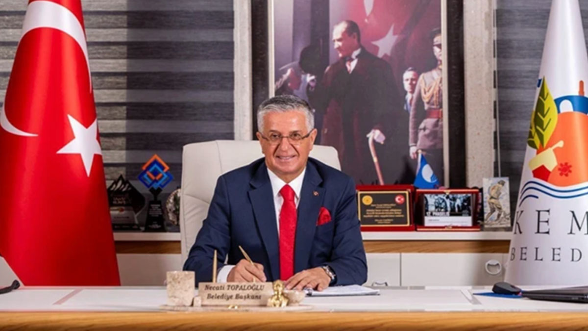 Kemer Belediye Başkanı Necati Topaloğlu CHP’den istifa etti