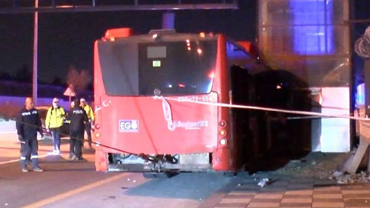 Ankara'da EGO otobüsü üst geçide çarptı! 24 kişi yaralandı