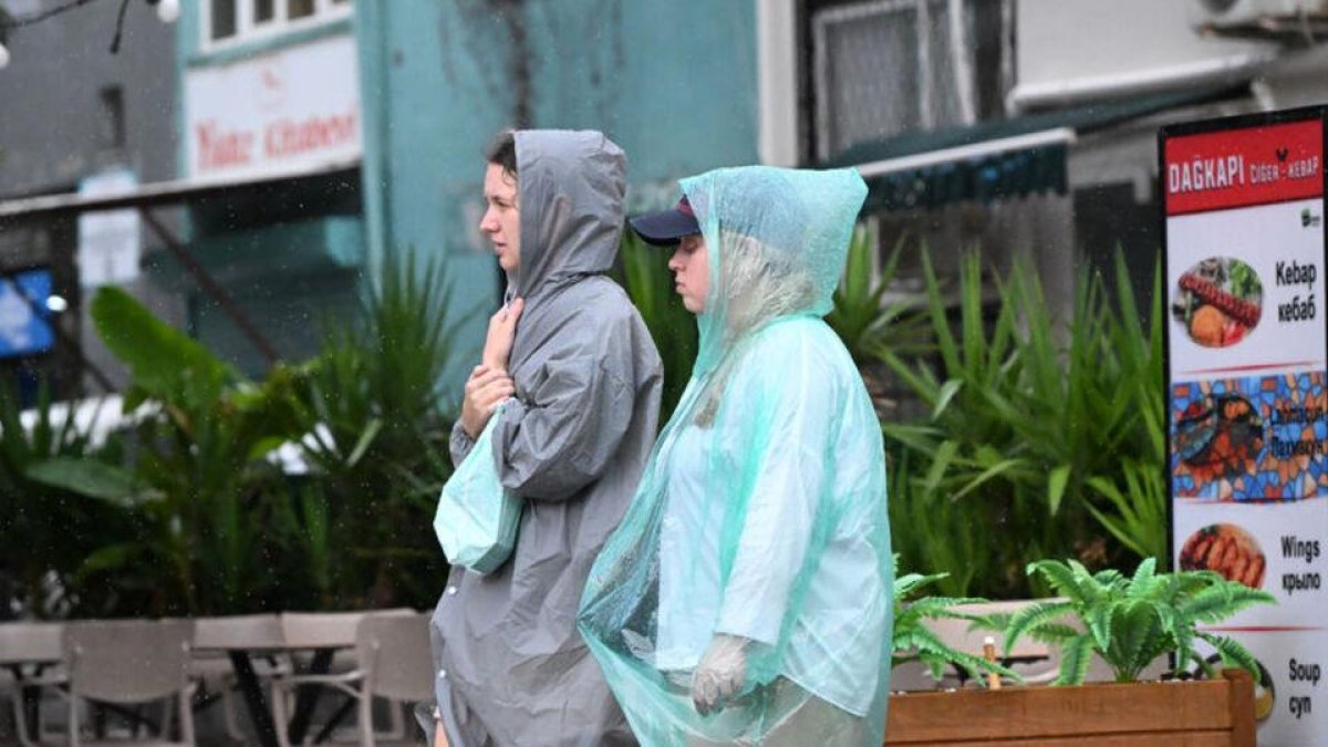 3 bölge için sağanak uyarısı: Sıcaklıklar mevsim normalinde