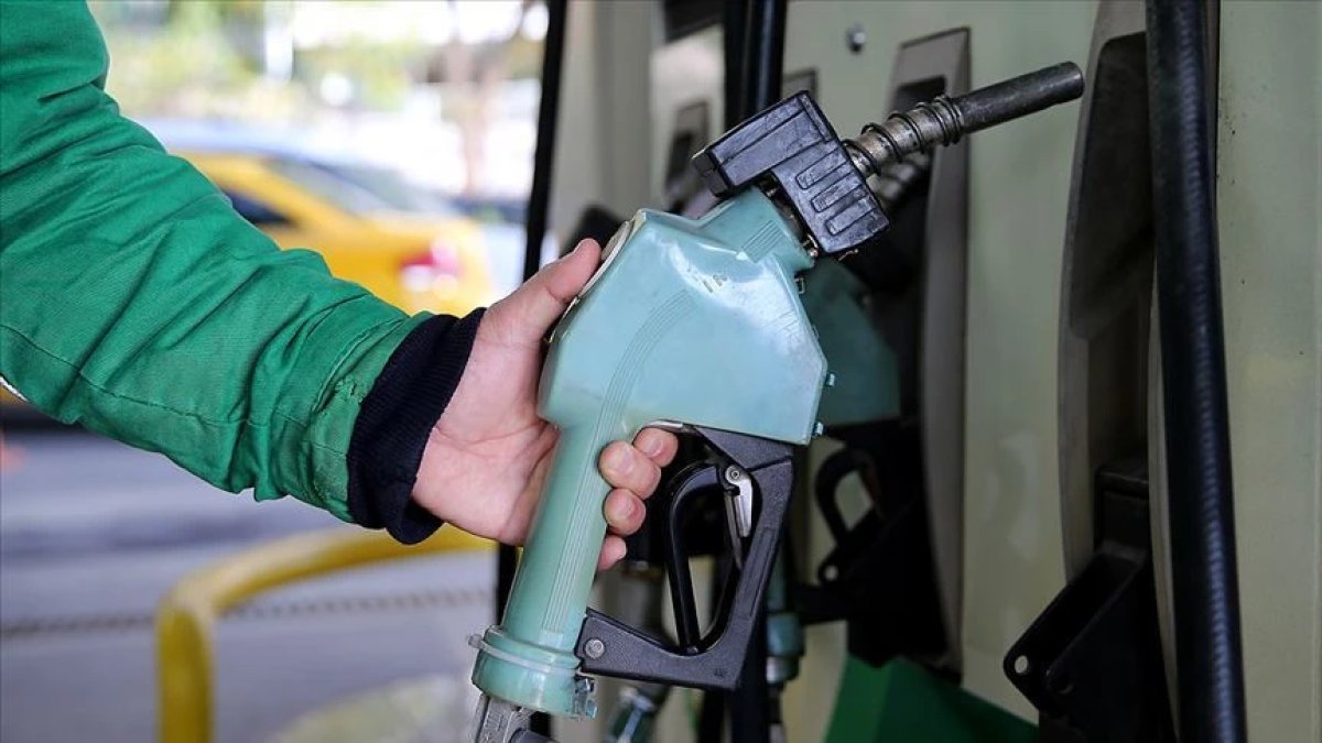 Benzine üst üste ikinci indirim: Bu gece yarısı tabela değişiyor