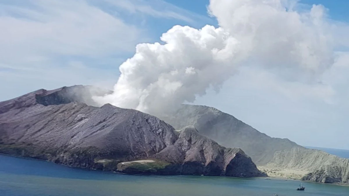 Yeni Zelanda'daki Whakaari Yanardağı'nın alarm seviyesi yükseltildi