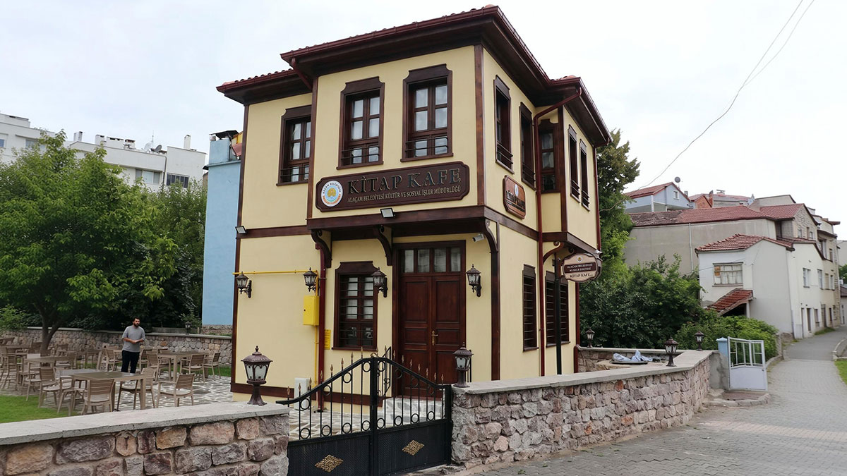 30 yıldır atıl duran sivil mimarlık mirası, gençlerin yeni buluşma noktası oldu
