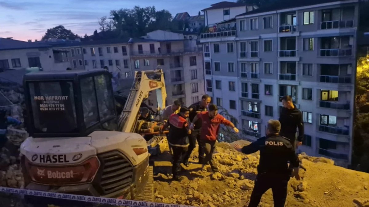 Zonguldak’ta 3 katlı bina çöktü!