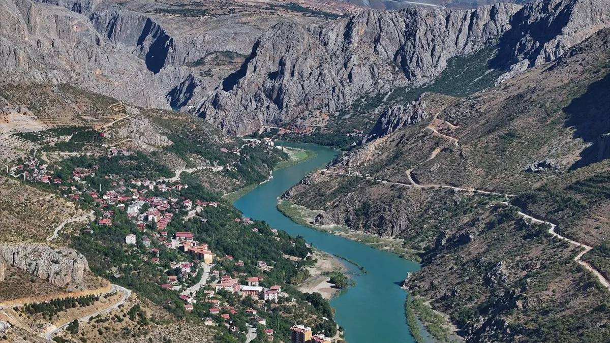 Tarihi İpek Yolu’nun kalbi: Erzincan’a yerli ve yabancı turistlerden yoğun ilgi!