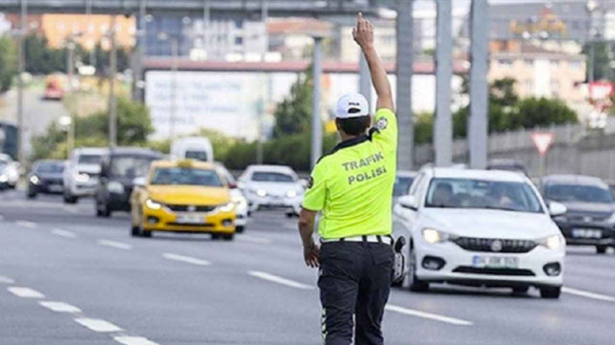 İstanbul'da 29 Ekim töreni için bazı yollar trafiğe kapatılacak