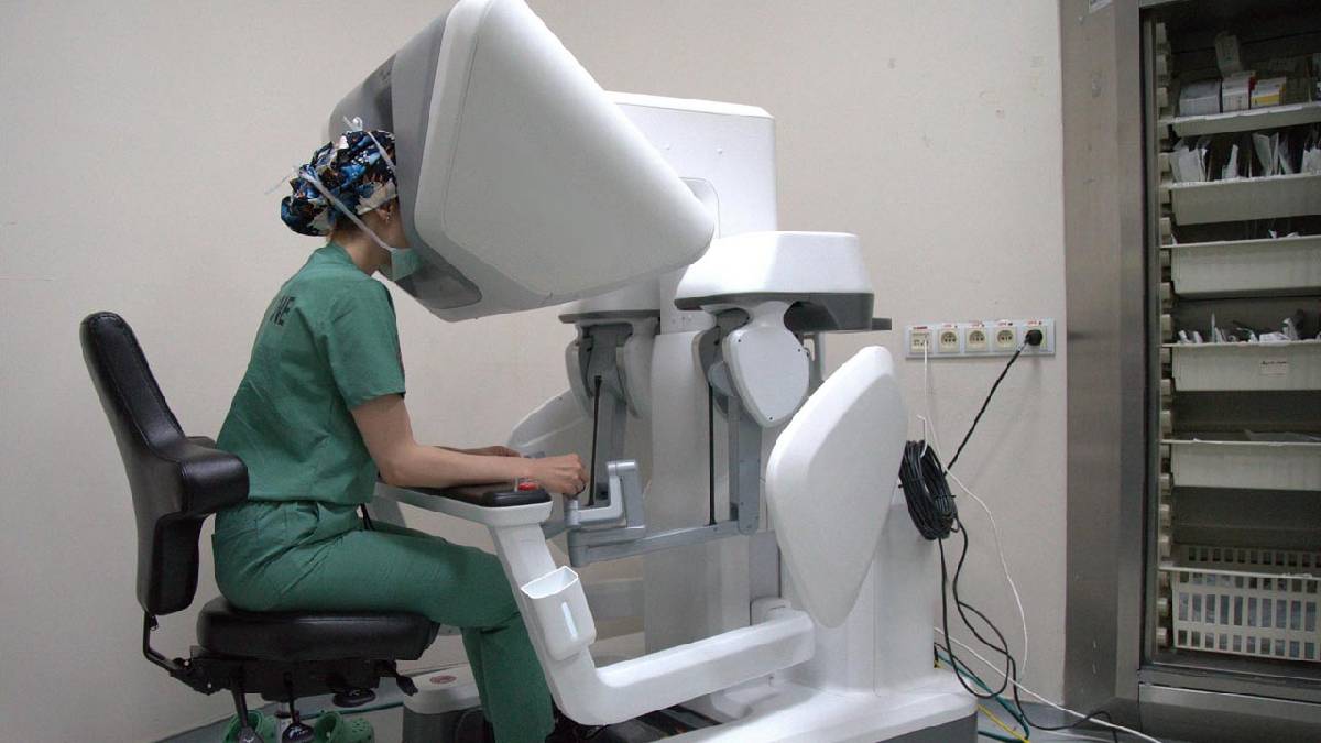 Türk tıbbında bir ilk: 1.400 kilometre uzaktan robotik ameliyat gerçekleştirildi
