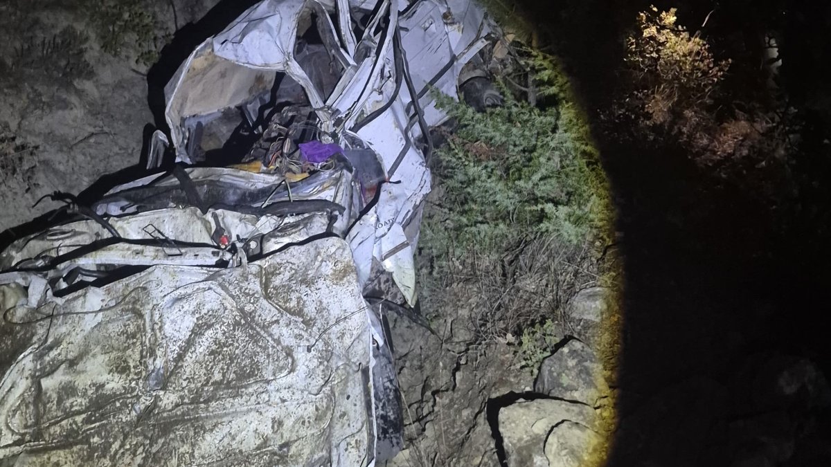 Çankırı'da korkunç kaza! Otomobil uçuruma yuvarlandı: 4 kişi öldü, 1 kişi yaralandı