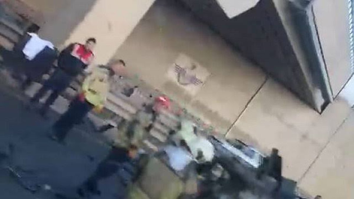 Refüje çarpıp takla atan otomobil alev aldı: 1 ölü