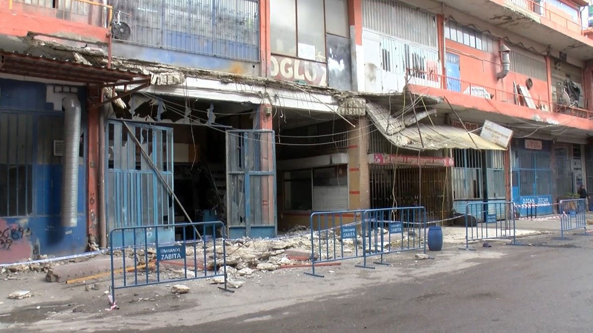 Sanayi sitesinde balkon çöktü: 3 yaralı