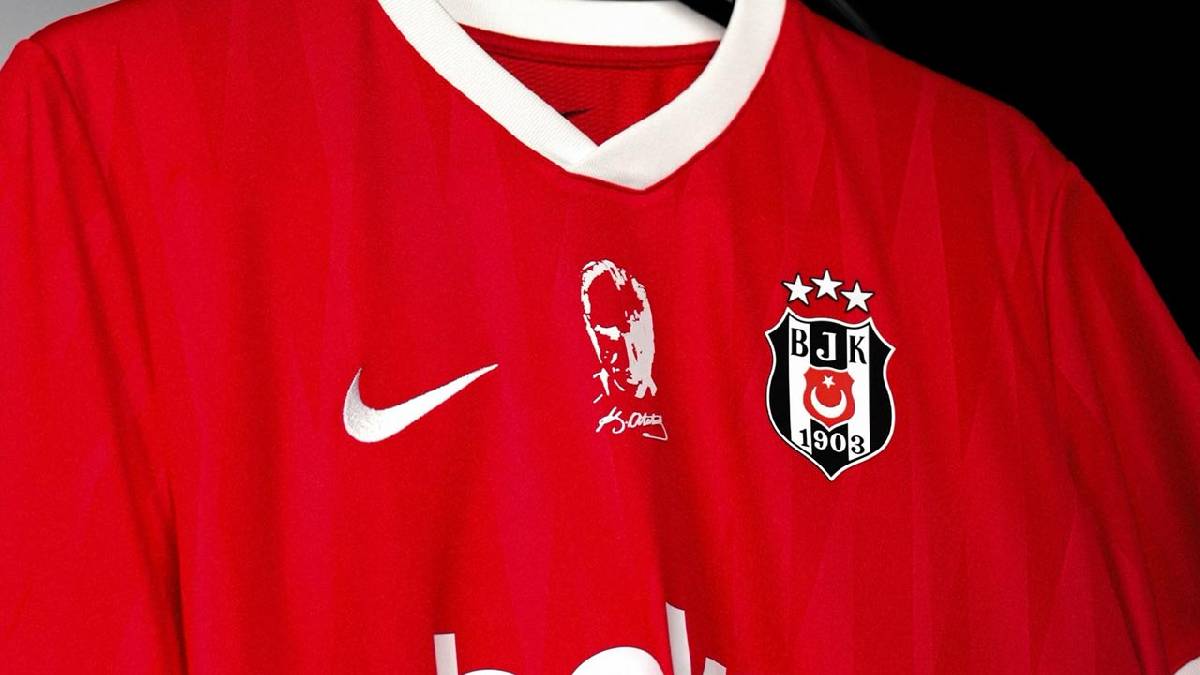 Beşiktaş yeni formasını tanıttı! Ay-yıldız vurgusu dikkat çekti