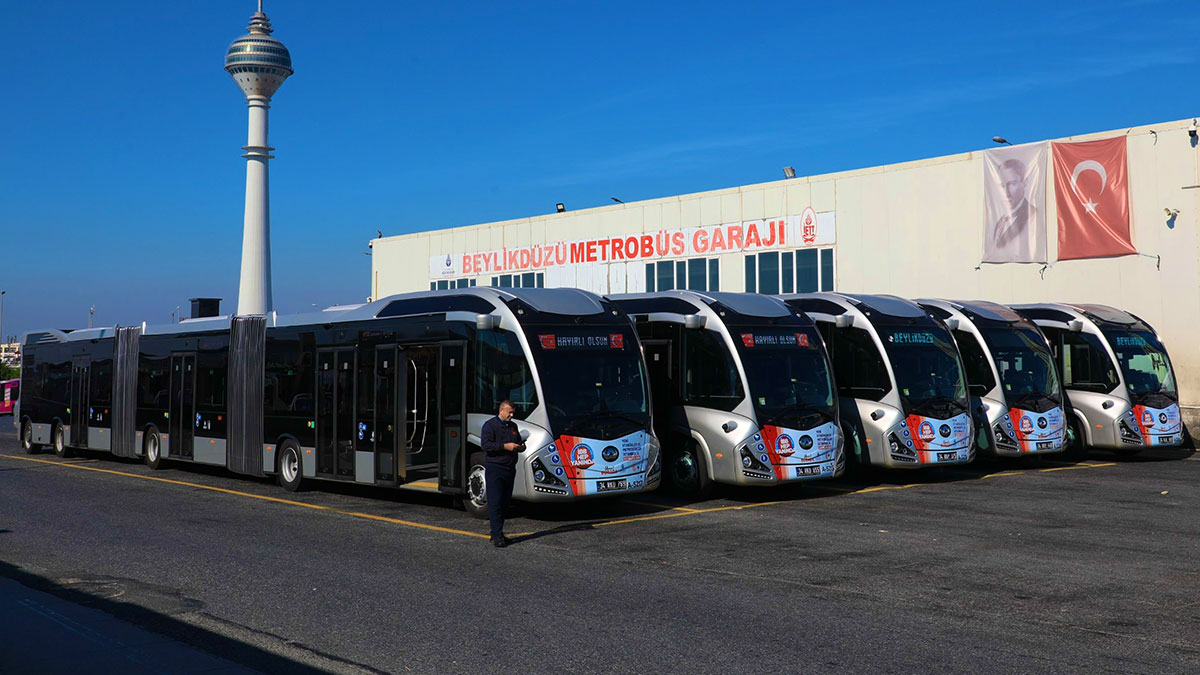 Duraklardaki insan selini bitirecek yerli metrobüsler seferlere başladı