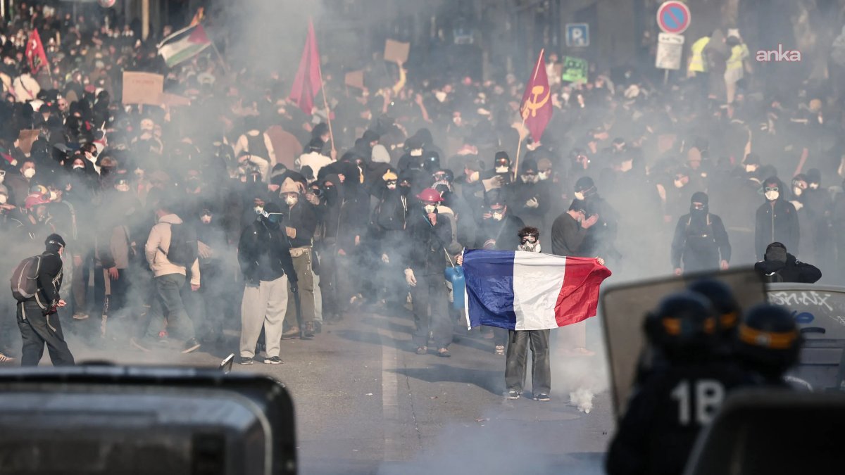 Fransa’da protestolar sürüyor: Yaklaşık bin kişi gözaltına alındı