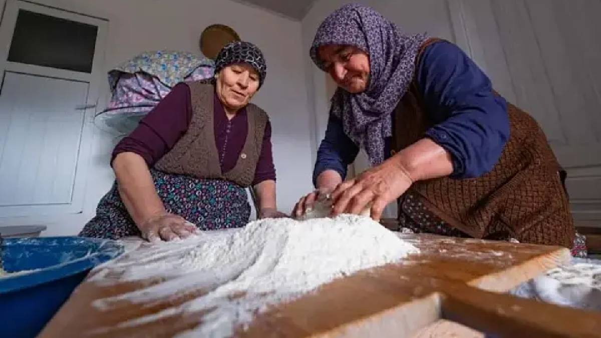 Cam kırığı ve çamurdan yapılan fırında pişiyor: 100 yıllık göç hikayesi Yozgat’ta yaşatılıyor!