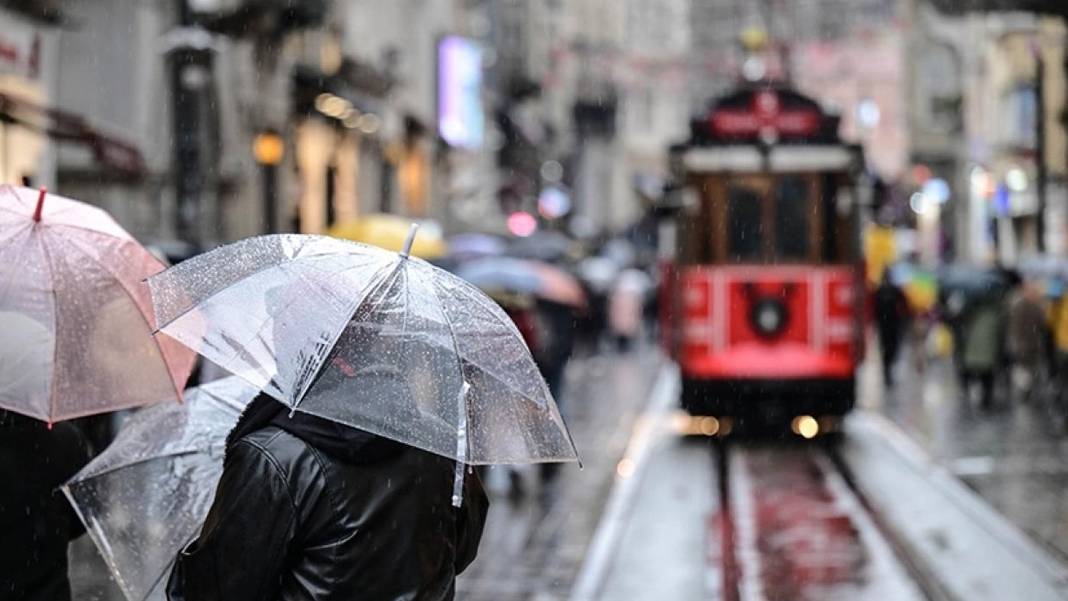 AKOM’dan İstanbul için saatli uyarı: Fırtına ve kuvvetli yağış geliyor