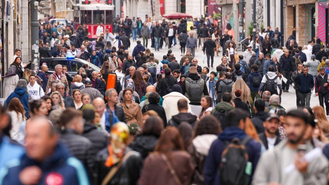 İstihdamda düşüş, işsizlikte yükseliş: Sayı bir ayda 198 bin kişi arttı