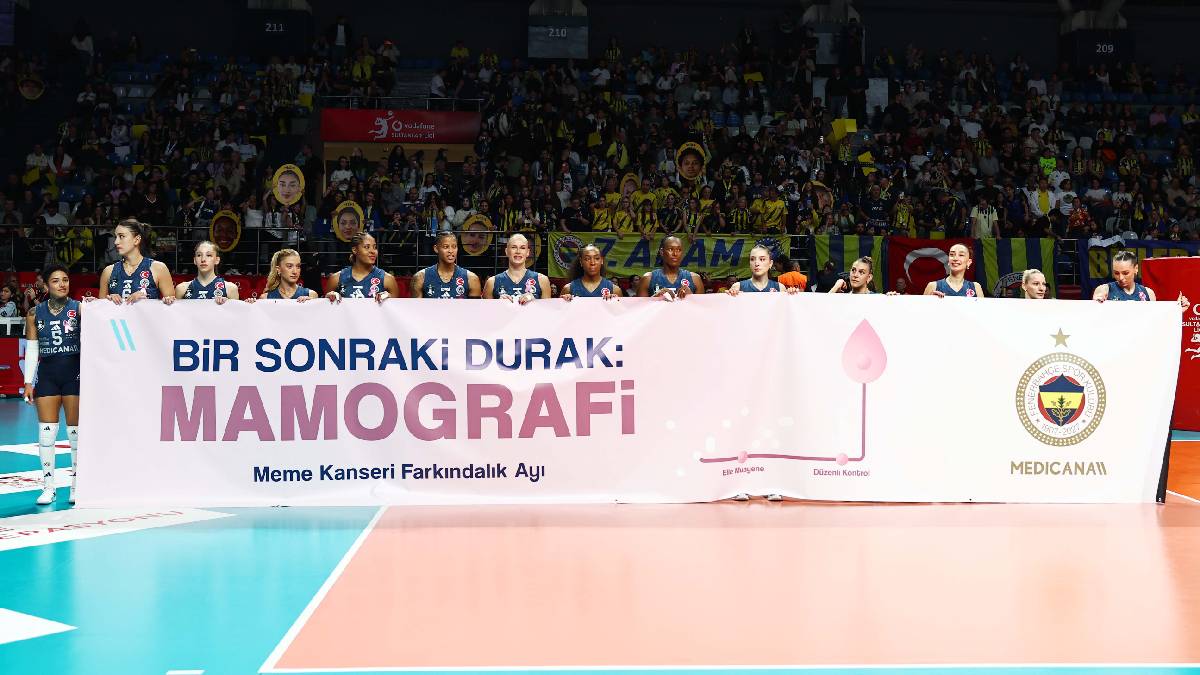 Fenerbahçe Medıcana Kadın Voleybol Takımı oyuncularından maç öncesi meme kanserinde erken tanı çağrısı