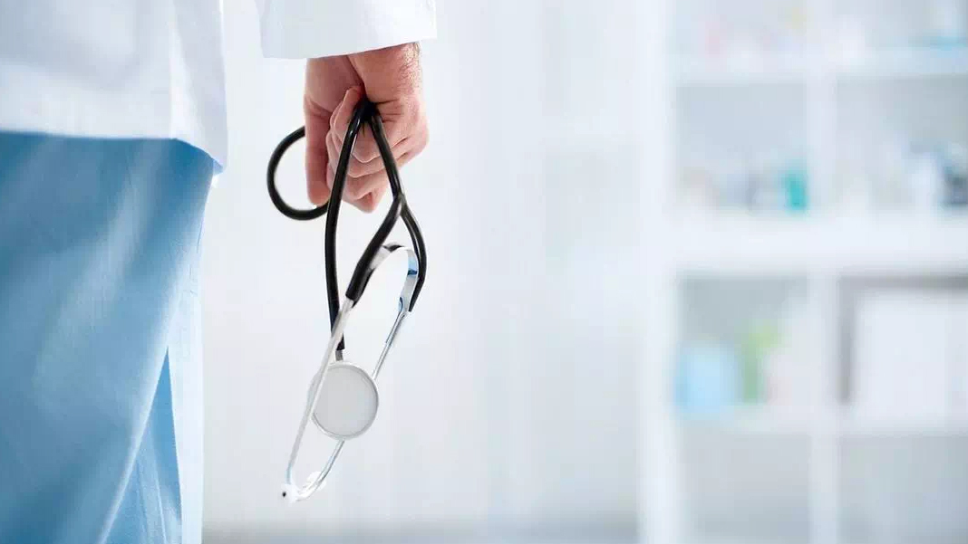 VDK, 820 hekim ve 45 özel hastaneyi yakın takibe aldı