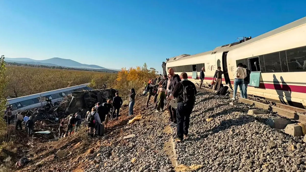 İspanya’da iki yüksek hızlı tren çarpıştı, vagonlar raydan çıktı: Onlarca ölü ve yaralı var