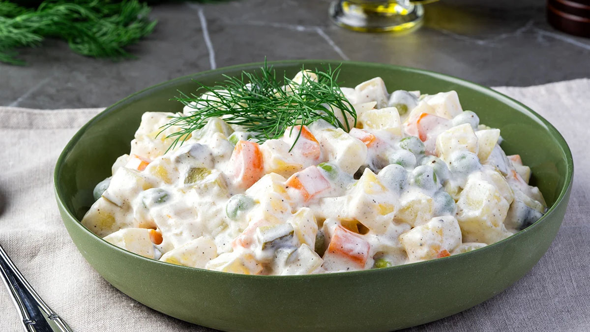 Dışarıdan almaya son verdiren tarif! Evde Rus salatası nasıl yapılır?