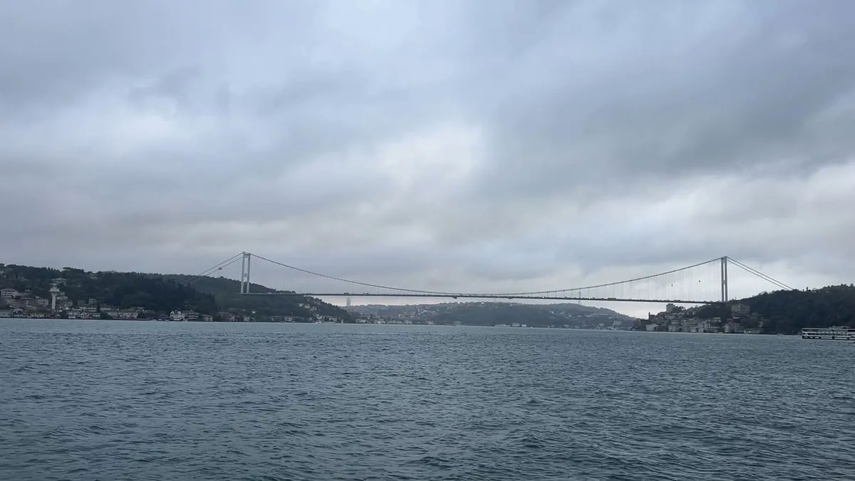 İstanbul Boğazı’nda gemi trafiği askıya alındı