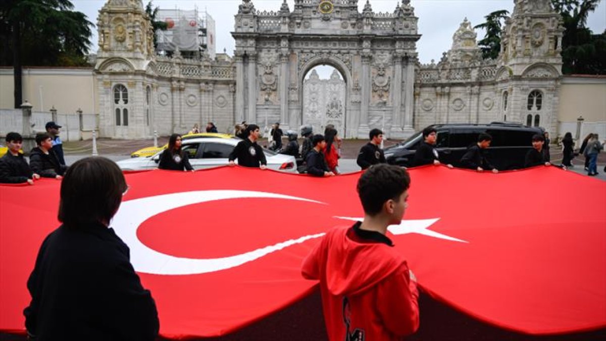 Beşiktaş’ta Cumhuriyet yürüyüşü gerçekleştirildi